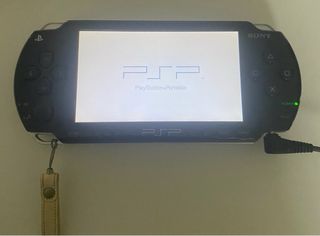 PSP + Cargador, 2 Fundas y 5 Juegos
