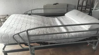 Cama eléctrica articulada con mando