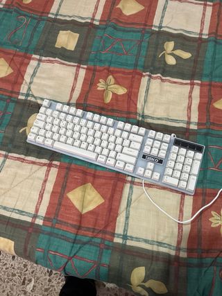 Teclado Gaming Tenko Blanco RGB