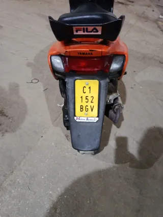 Yamaha BWS Naranja y Negra