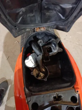 Yamaha BWS Naranja y Negra