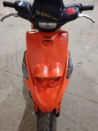 Yamaha BWS Naranja y Negra