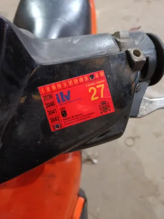 Yamaha BWS Naranja y Negra