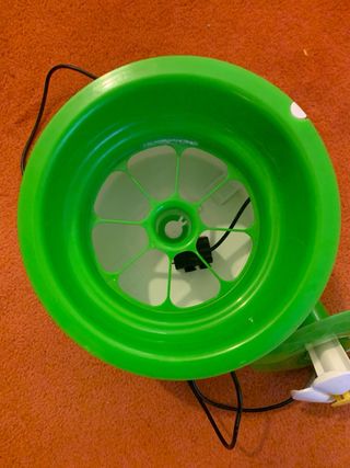 Bebedero para mascotas flor verde