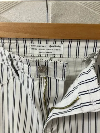 Pantalón vaquero Stradivarius rayas
