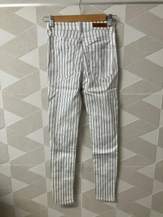 Pantalón vaquero Stradivarius rayas