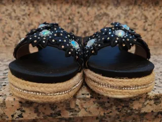 Ciabattine Laura Biagiotti Nere con Dettagli Oro