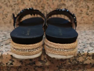 Ciabattine Laura Biagiotti Nere con Dettagli Oro