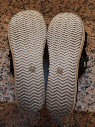 Ciabattine Laura Biagiotti Nere con Dettagli Oro