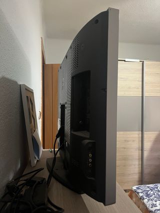 Sony Bravia KDL-32V2500 TV (2007)