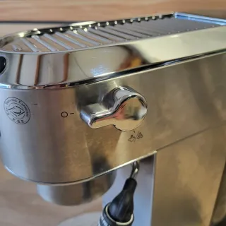 Cafetera De'Longhi Dedica EC685.M