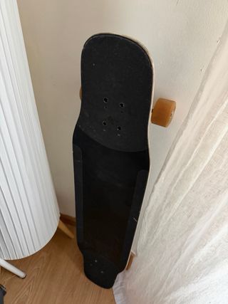 Longboard con diseño tribal. Decathlon