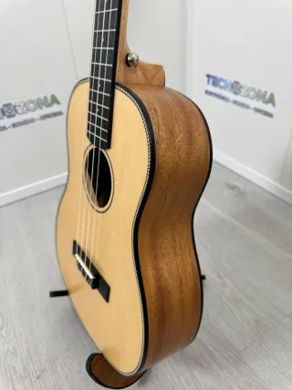 Ukelele Barítono Caoba