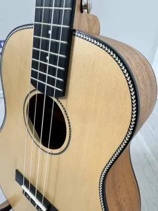 Ukelele Barítono Caoba