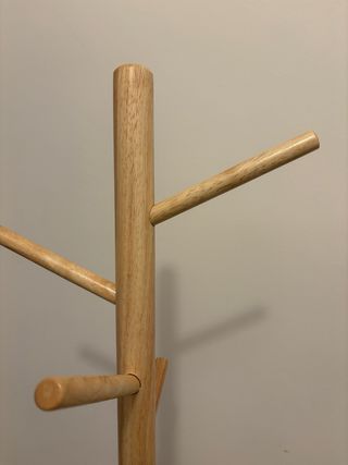 Perchero de pie madera y metal.