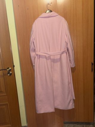 Abrigo rosa talla L preciso, súper elegante