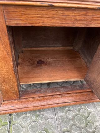 Mesita de noche antigua de madera