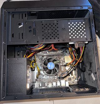 PC ASUS H110M-R | Intel G4560 3.50GHz | 4GB RAM |