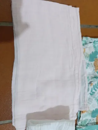 Lote 4 gasas/muselinas bebé Tengo 2 lotes iguales