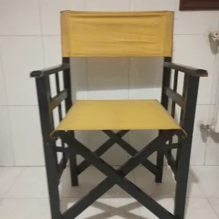 Silla tipo director, las medidas no  corresponden