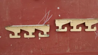 Soportes de pared para espadas antiguos