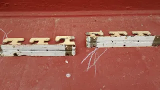 Soportes de pared para espadas antiguos