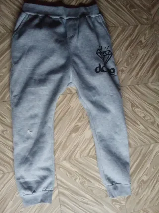 Pantalón gris talla M