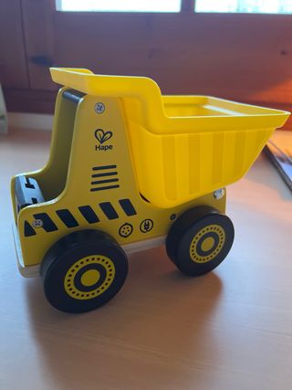 Camión volquete Hape de madera