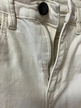 Pantalón vaquero Stradivarius beige