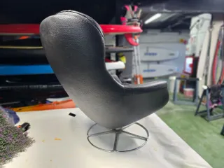 Sillón giratorio de piel negro