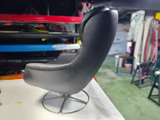 Sillón giratorio de piel negro