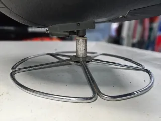 Sillón giratorio de piel negro