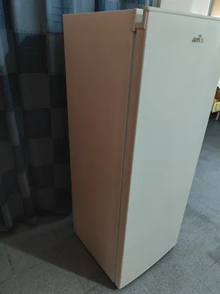 Congelador Vertical *NUEVO* Blanco Marca ARTICA