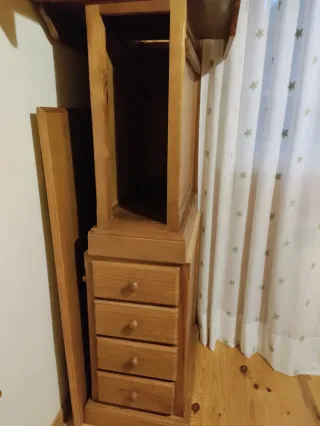 Escritorio de madera color nogal  OPORTUNIDAD