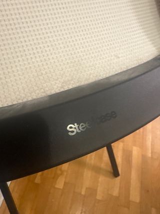 Silla Steelcase gris y blanca