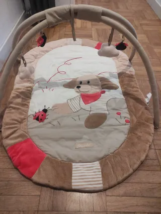 Parque infantil y  gimnasio de actividades a juego