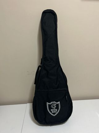 Guitarra Española Clásica y su funda