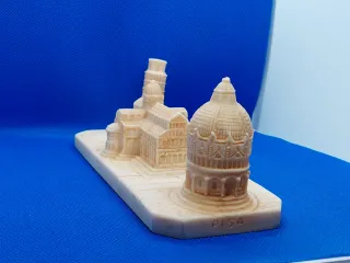 Statua Piazza dei Miracoli e Torre di Pisa