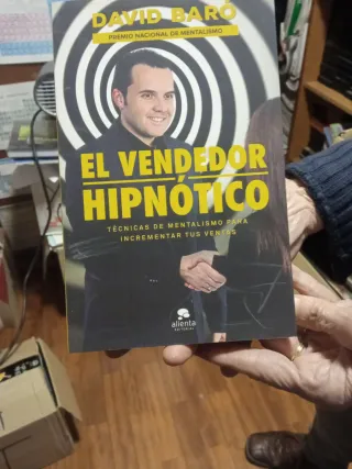 El vendedor hipnótico: Técnicas de mentalismo p...