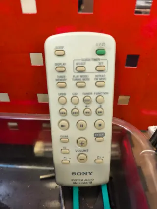 Mini cadena Sony con antena y mando