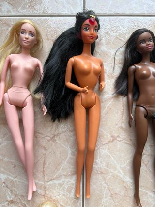 Muñecas y cabezas de muñeca y cuerpo