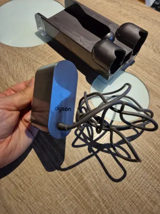 Cargador y base Dyson