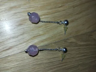 Pendientes de bolitas y cuentas rosas