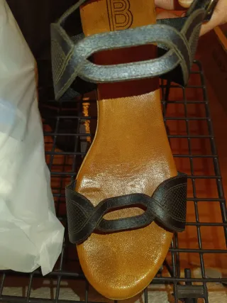 Sandalias tacón madera tiras negras T38