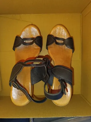 Sandalias tacón madera tiras negras T38