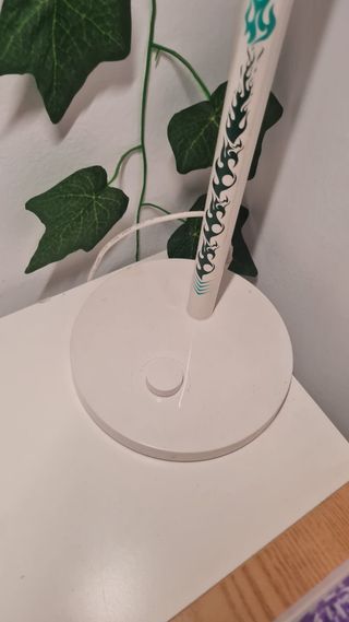 Lámpara de escritorio LED con regulación de brillo