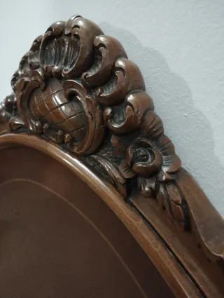 Cabecero de madera antiguo