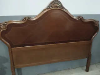 Cabecero de madera antiguo