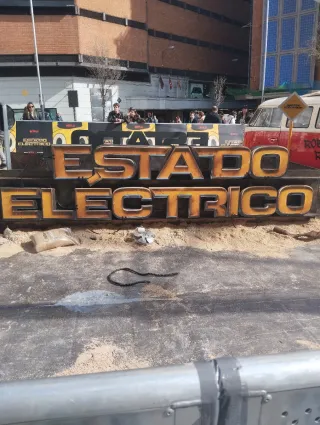 Firma Millie Bobby Brown Stranger Things Enola H