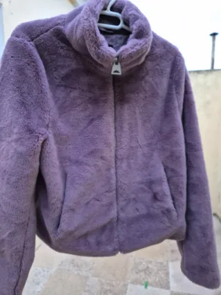 Abrigo corto fiesta morado con pelo